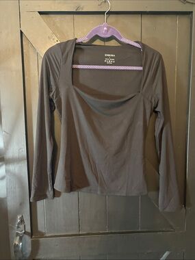 ReoRia Brown Long Sleeve Scoop Neck Top